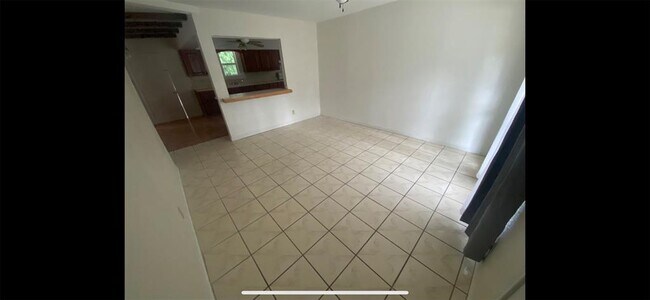 Building Photo - 3200 Locke Ln