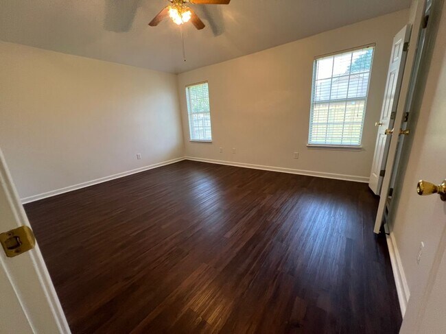 Building Photo - 5816 Kayla Dr