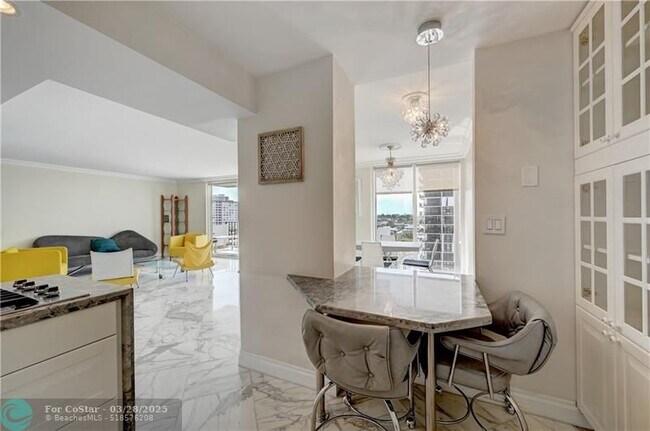 Building Photo - 2030 S Ocean Dr
