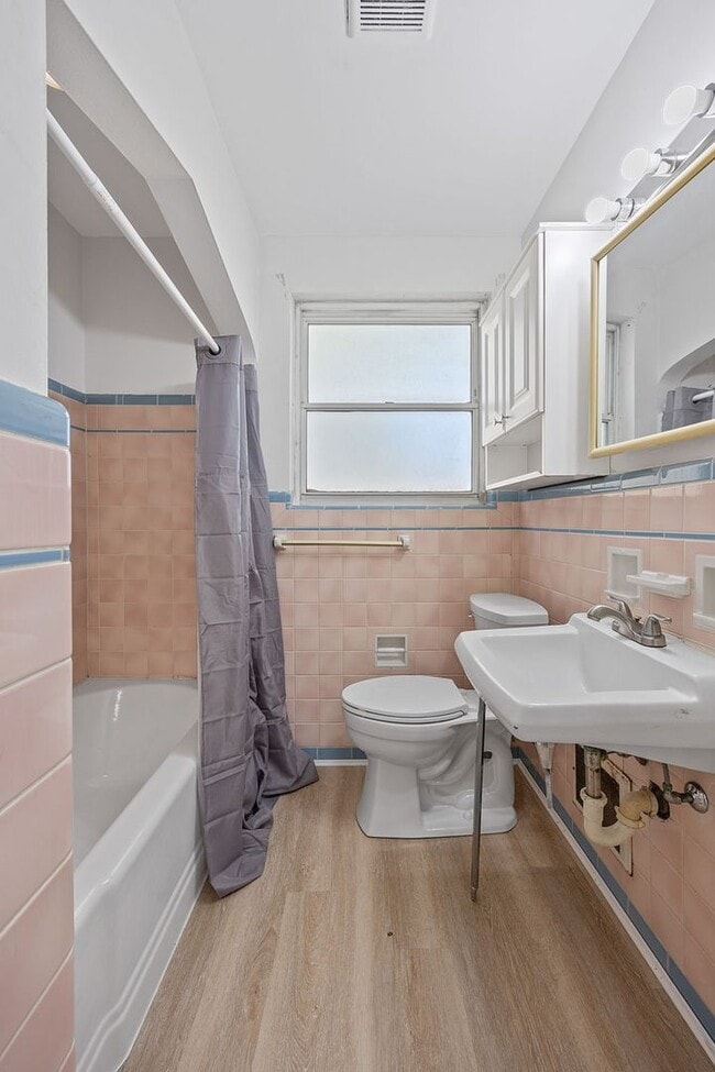 Building Photo - BRIDGETOWN - Adorable spacious 2 bed 1 bath brick ranch.