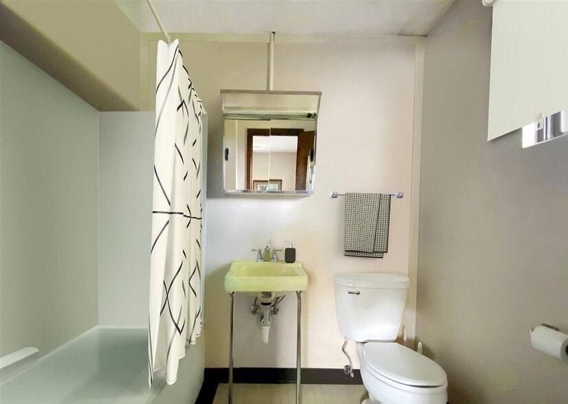 Building Photo - 324 Mound Ave