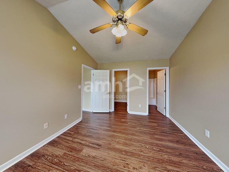 Building Photo - 18 Lasalle Ct