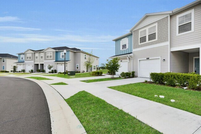 Building Photo - 4915 SW 81st Lp