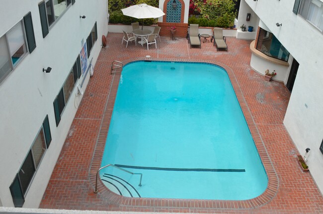 Pool - 521 Montana Ave