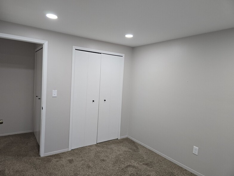 Building Photo - 38177 Jamestown Dr