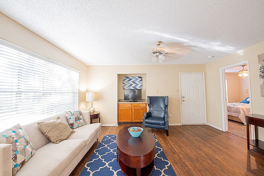 Living Area - Deer Cross