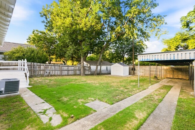 Building Photo - 1705 Virginia Pl