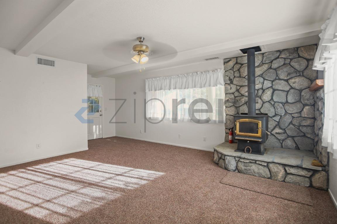Building Photo - Unit