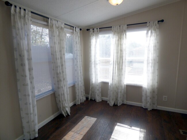 Building Photo - 111 Turtle Cove Dr
