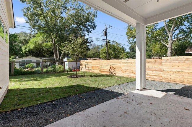 Building Photo - 603 Bissonet Ln