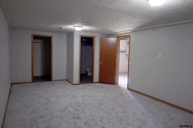 Building Photo - 7220 Blue Ridge Dr