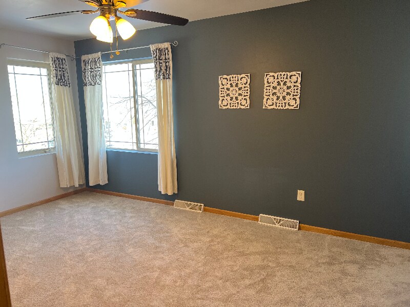 Building Photo - 562 Lexington Dr