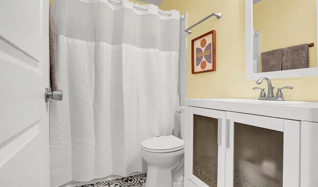 Building Photo - 4618 Trafalgar Rd