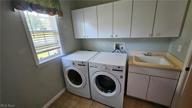 Building Photo - 7235 Dursley Ct