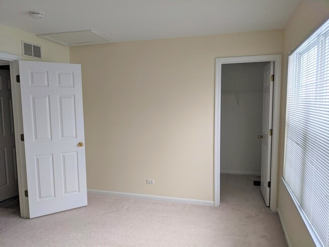 Building Photo - 692 Silk Oak Ln