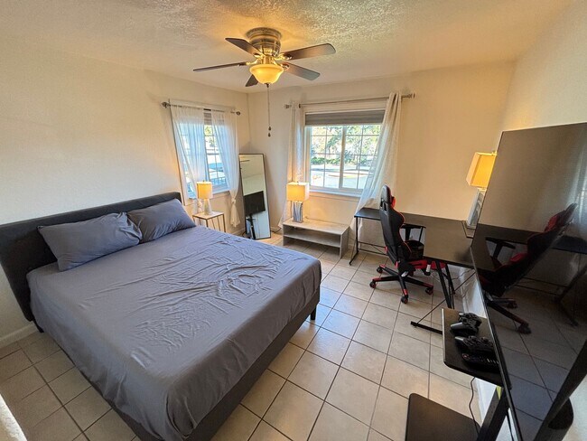 Building Photo - Gorgeous 1Bed/1Bath Fully Furnished 1st Floor Condo located in NW Las Vegas gated Community!