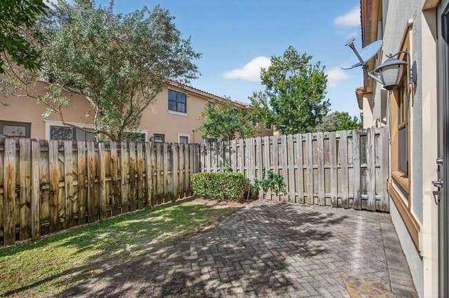 Building Photo - 8435 Blue Cove Way