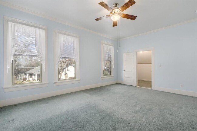 Building Photo - 205 S Rio Grande St