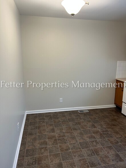 Building Photo - 4812 Oak Hill Rd