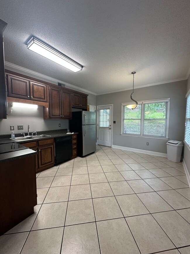 Building Photo - 2 bedroom, 2 1/2 bathroom condo