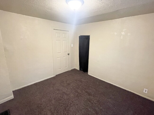 Building Photo - 4 Bedroom With 1.5 car garage/workshop combo (has electricity)