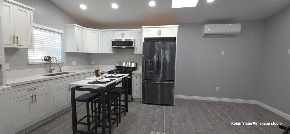 Building Photo - 4159 La Salle Ave