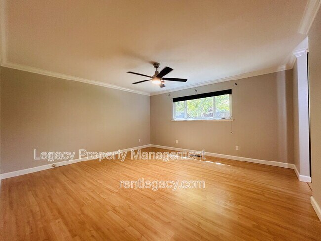 Building Photo - 1163 Gamay Dr