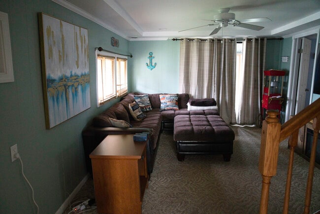 Building Photo - 266 Paradise Island Dr
