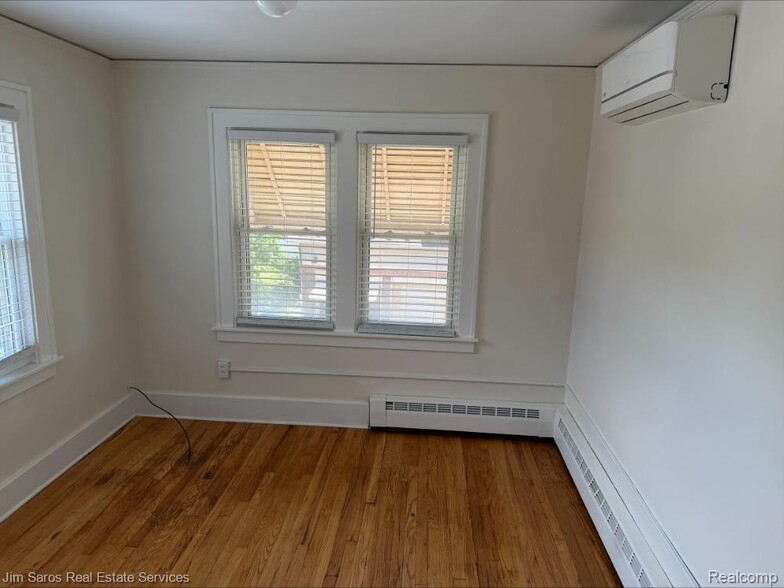 Building Photo - 851 Saint Clair Ave