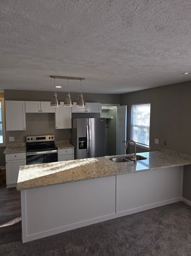 Building Photo - Duplex For Rent! Valley NE