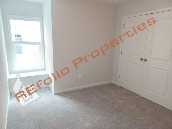 Building Photo - Beautiful 4BD 2.5BA Home w/Primary Suite o...