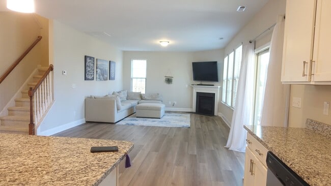 Building Photo - 1910 Pennypacker Ln