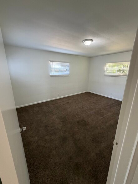 Building Photo - 2616 crestmoore pl
