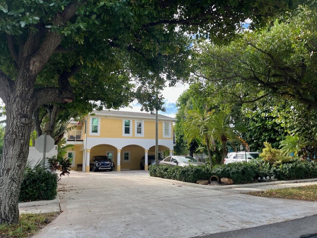 Building Photo - 1948 NE 2nd St