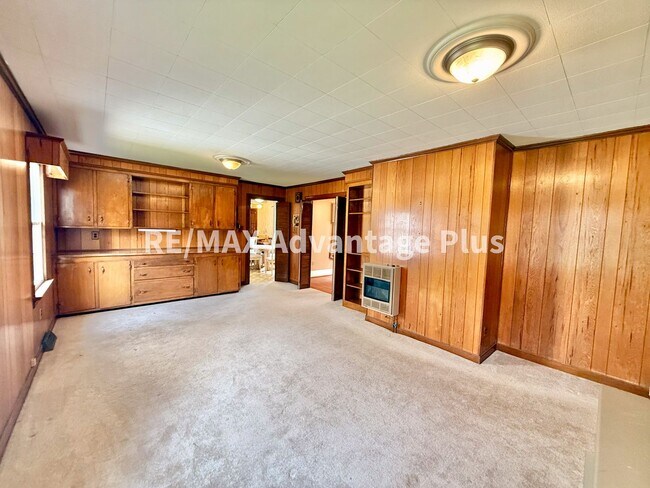 Building Photo - Very Spacious Home with 2 beds/2 baths and a bonus room, close to Charlotte Courthouse