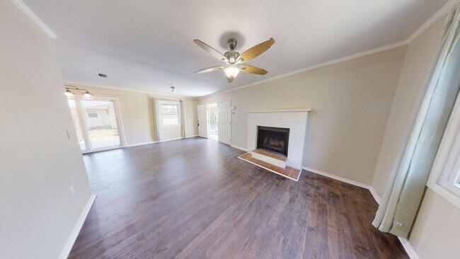 Building Photo - 2 Bedroom house for rent