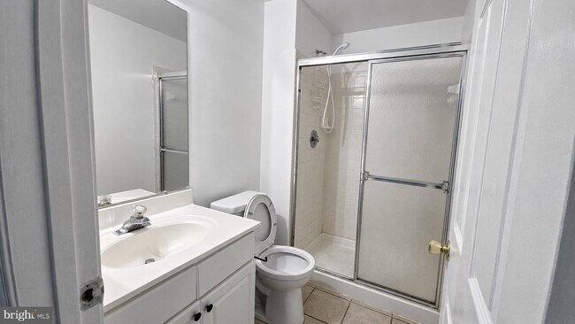 Building Photo - 120 Royalty Cir