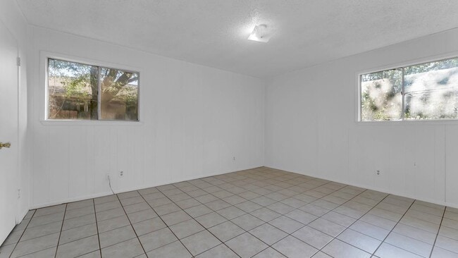 Building Photo - 848 Pecan Ln