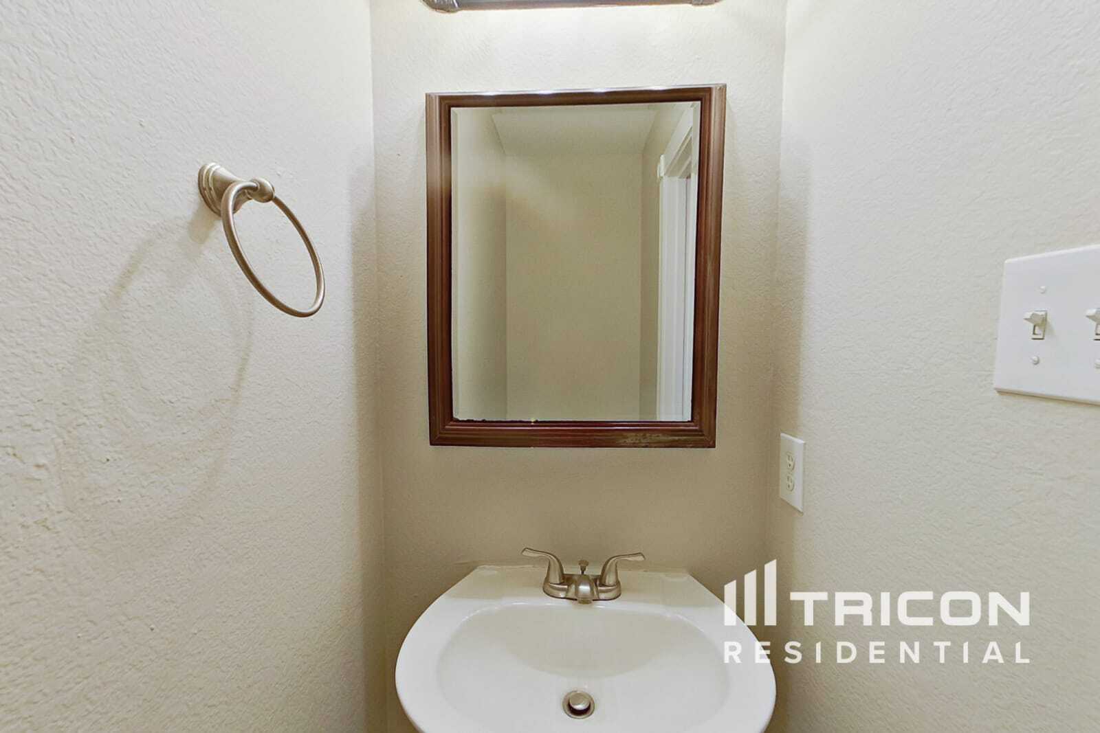 Building Photo - 2705 White Pine Dr