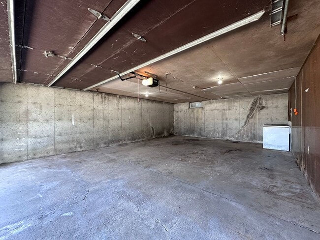 Building Photo - 2746 Nicolet Dr