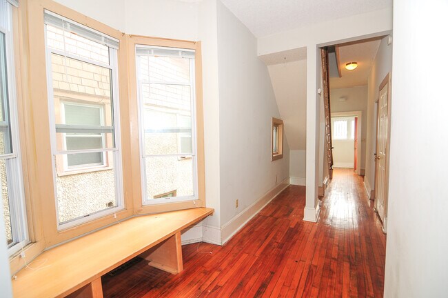 Building Photo - 1015 13th Ave SE