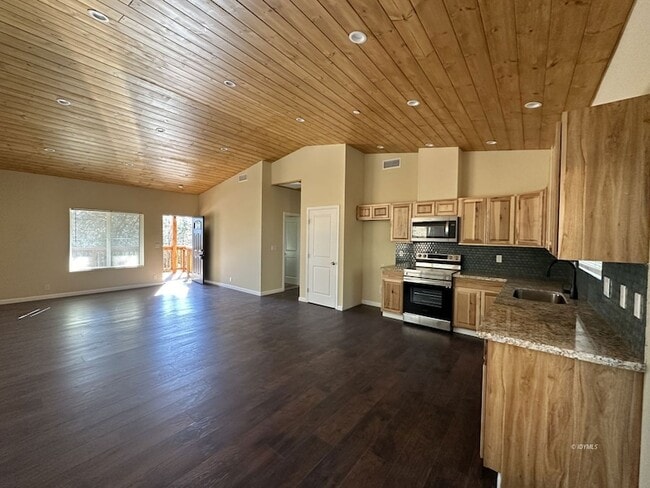 Building Photo - 52810 Sugar Pine Dr