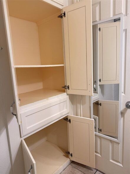 Building Photo - 407 E 45th St