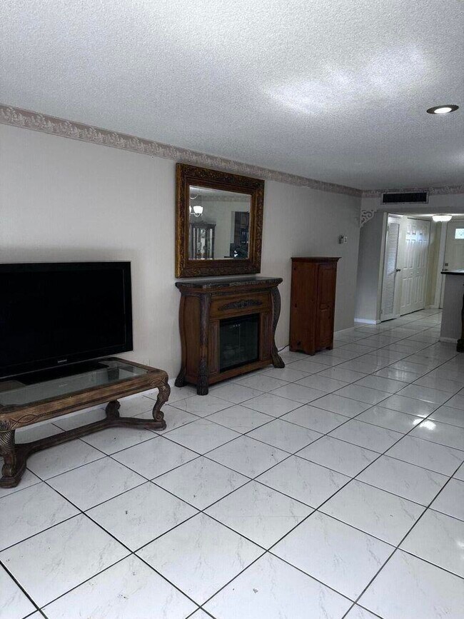 Building Photo - 6200 S Falls Cir Dr