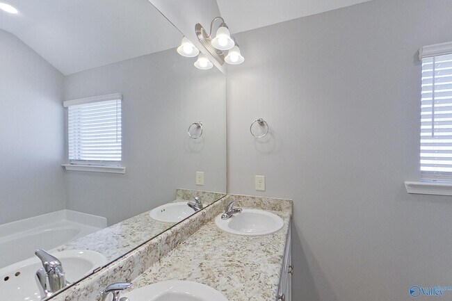 Building Photo - 107 Dawson's Ml Dr