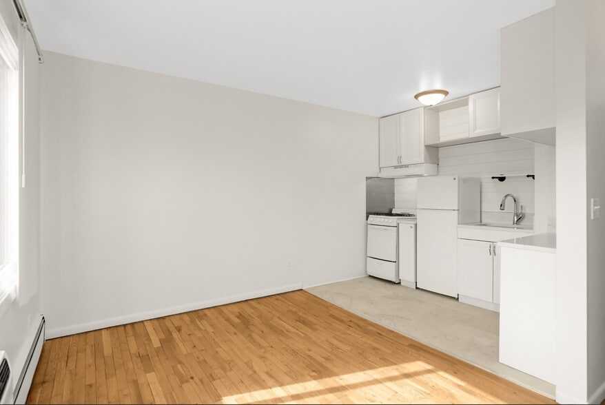 Building Photo - 3308 Girard Ave S