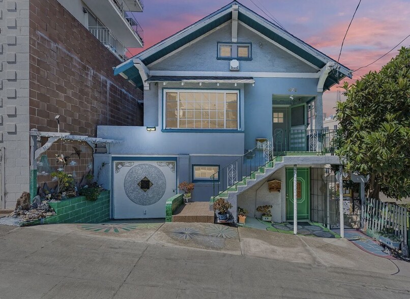 Building Photo - 473 Newton Ave