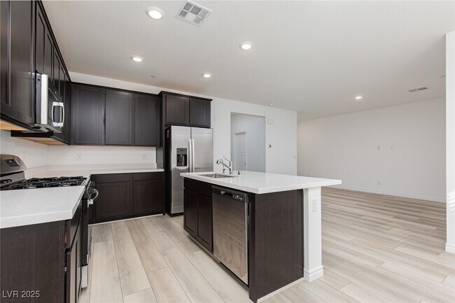 Building Photo - 2532 Vittora Pointe St