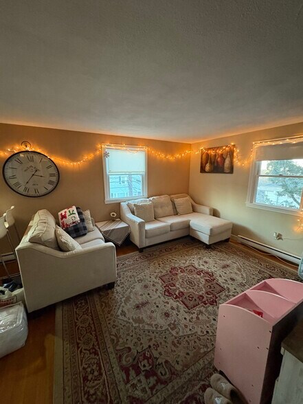 Building Photo - 92 Sylvia St