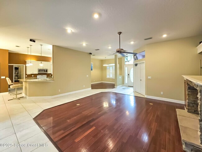Building Photo - 949 SE Gardenbrook Ct